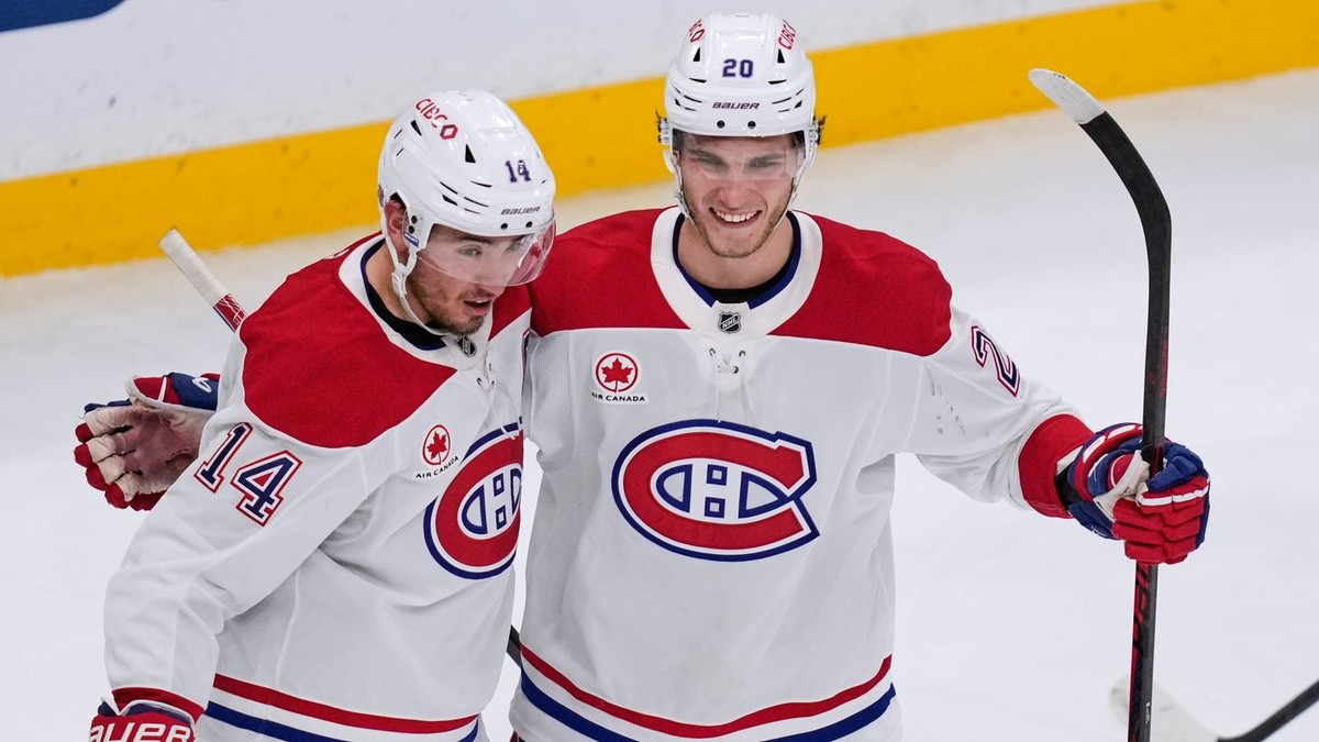 Nick Suzuki (vľavo hore) a Juraj Slafkovský. 