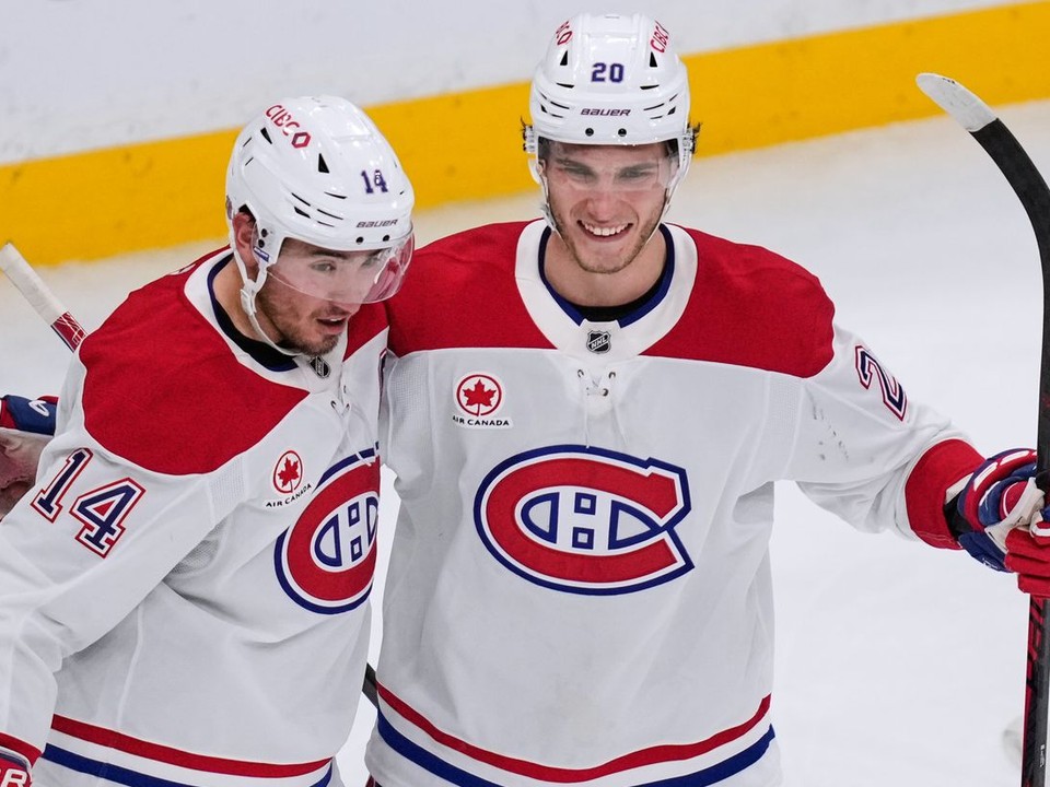 Nick Suzuki (vľavo hore) a Juraj Slafkovský. 