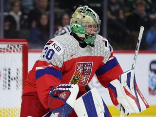 Michal Oršulák mal nemalý podiel na českom striebre na MSJ 2026. Podľa NHL Central Scouting patrí k najlepším brankárom pre najbližší draft. (AP Photo/Matt Krohn)