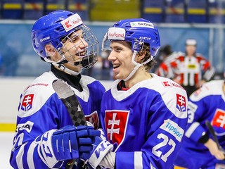 Juraj Slafkovský (vľavo) a Andrej Kollár v drese Slovenska.