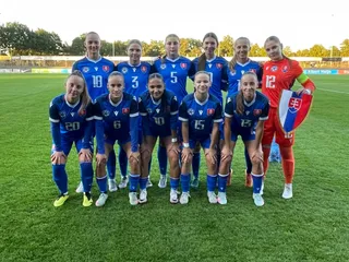 Základná zostava tímu WU17 pred zápasom s Českom na turnaji 1. kola kvalifikácie ME v Holandsku.