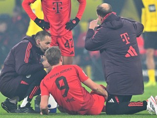 Harry Kane počas ošetrenia v zápase v 12. kola Bundesligy Borussia Dortmund - Bayern Mníchov.