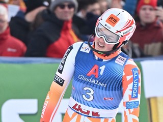 Slovenská lyžiarka Petra Vlhová v cieli slalomu v Lienzi 2023.
