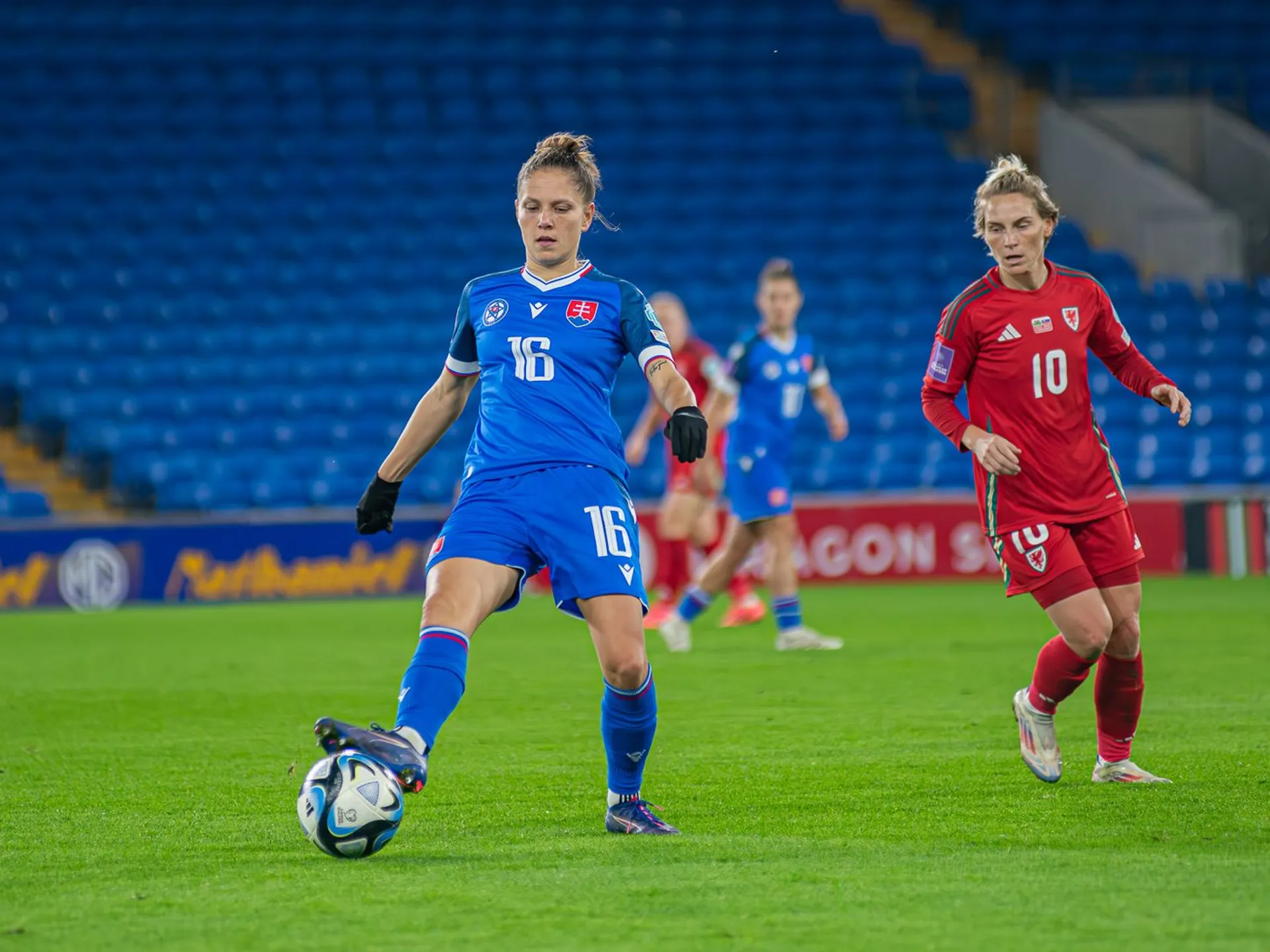 Snímka z odvetného súboja baráže o postup na ME 2025 s Walesom.