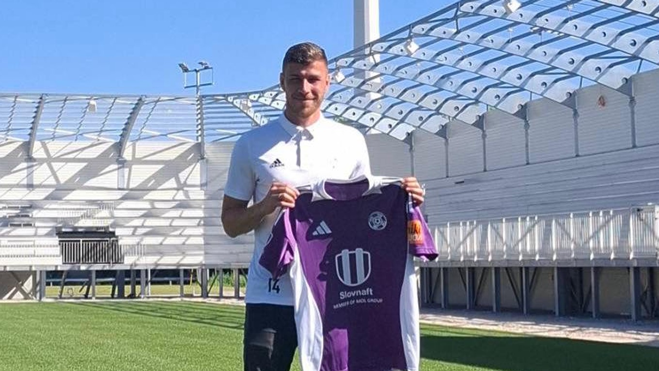 Filip Kiss s dresom KFC Komárno.