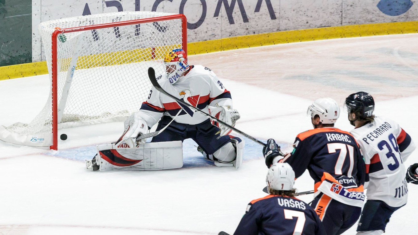 Jered Coreau (Slovan), Filip Vašaš, Michal Kabáč (obaja Michalovce) a Liam Pecararo (Slovan).

