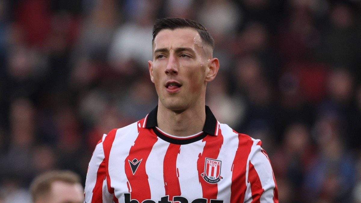 Róbert Boženík v drese Stoke City.