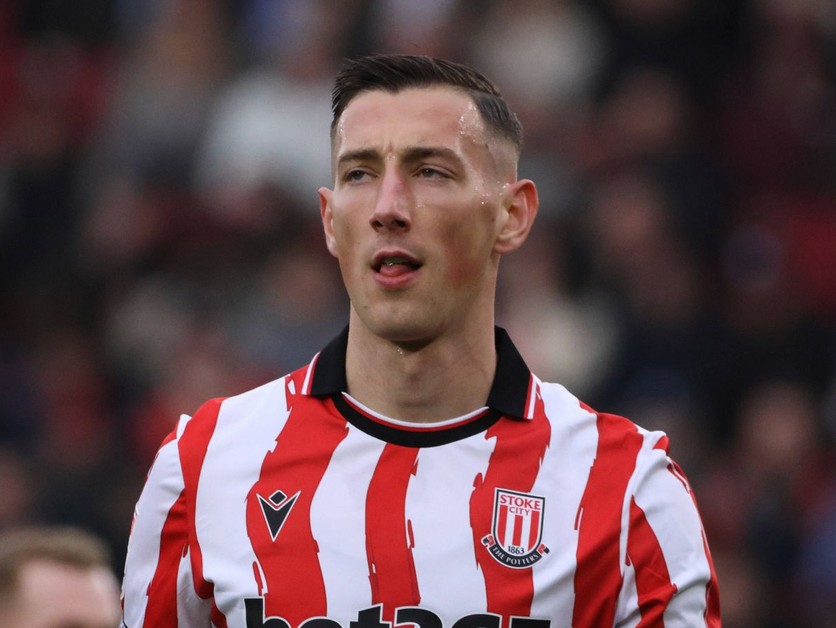 Róbert Boženík v drese Stoke City.