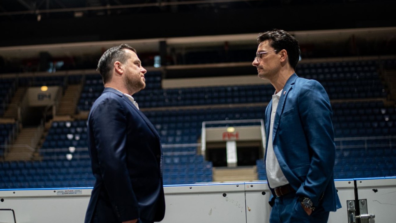 Kanaďan Brad Tapper (vpravo) sa stal hlavným trénerom HC Slovan Bratislava. 