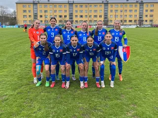 Základná zostava tímu WU16 pred zápasom Kosovo - Slovensko na UEFA Development turnaji v Estónsku (1.5.2025).
