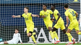 Hráči Villarrealu oslavujú gól