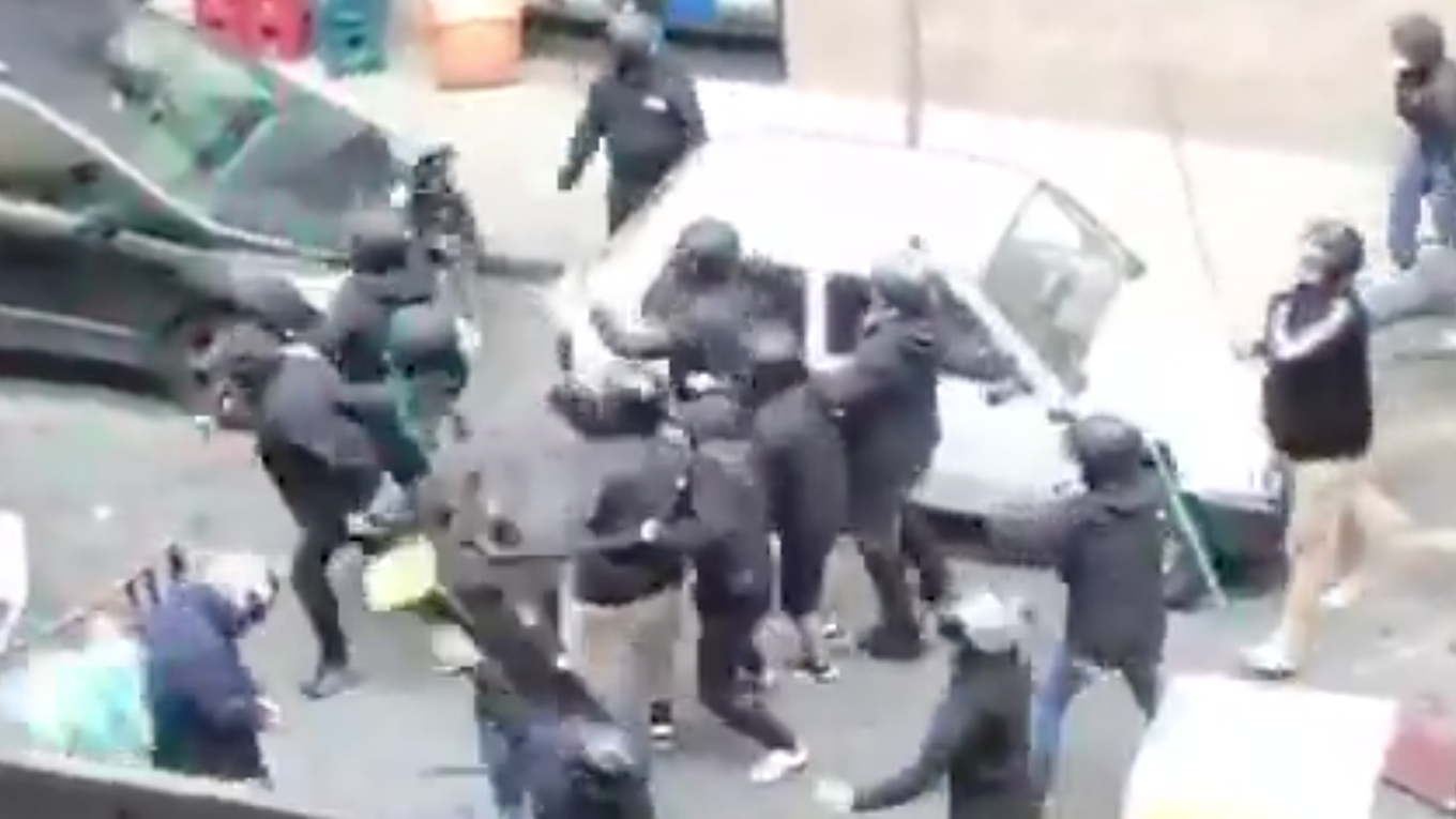 Nepokoje v uliciach Neapola. 