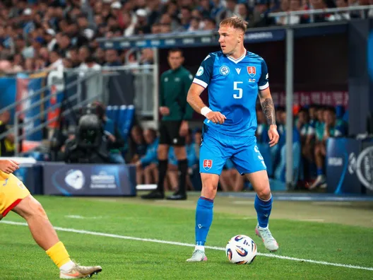 Dominik Javorček v zápase Slovensko - Rumunsko na EURO U21 2025 v Bratislave.