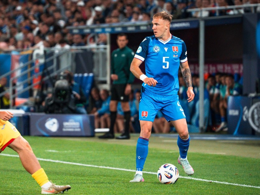 Dominik Javorček v zápase Slovensko - Rumunsko na EURO U21 2025 v Bratislave.