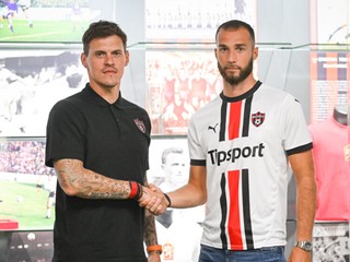 Martin Škrtel a Lazar Stojsavljević.