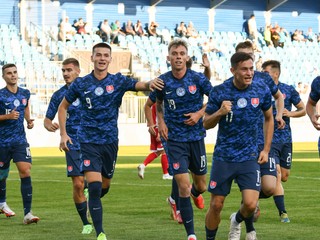 Futbalisti Slovenska do 21 rokov na ilustračnom zábere.