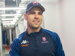 Na snímke je slovenský hokejový reprezentant Šimon Petráš.