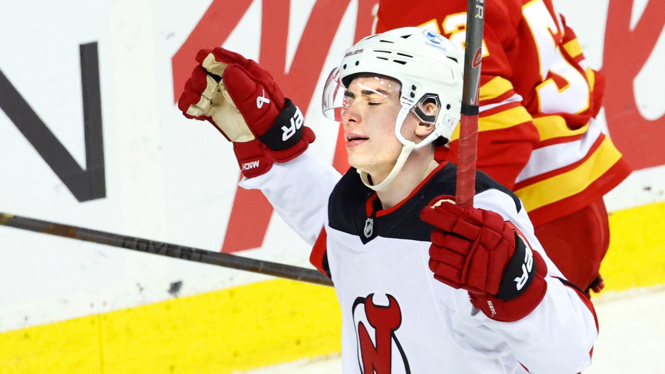 Šimon Nemec oslavuje víťazný gól proti Calgary.