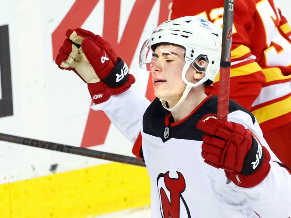 Šimon Nemec oslavuje víťazný gól proti Calgary.