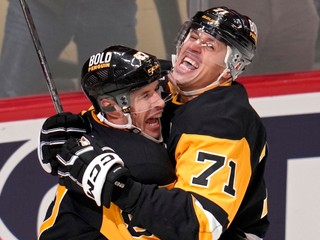 Sidney Crosby a Jevgenij Malkin.