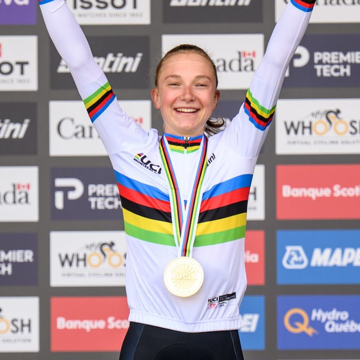 Slovenská cyklistka Viktória Chladoňová oslavuje zlato v pretekoch do 23 rokov na MS 2026.