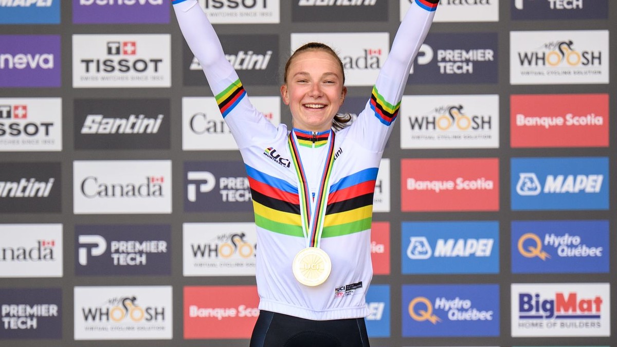 Slovenská cyklistka Viktória Chladoňová oslavuje zlato v pretekoch do 23 rokov na MS 2026.