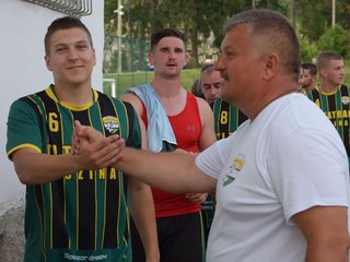 Diváci jasali. Strelil životný gól spoza polovice ihriska (+VIDEO)