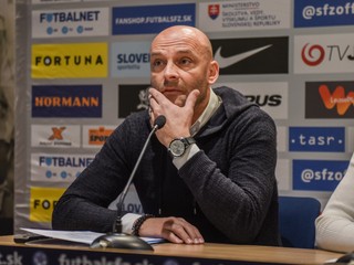 Tréner dvadsaťjednotky Adrian Guľa počas nominačnej tlačovej konferencie pred novembrovým dvojzápasom s Bieloruskom a Gruzínskom.