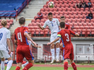 Technický úsek SFZ: Usmernenia k hlavičkovaniu v mládežníckom futbale