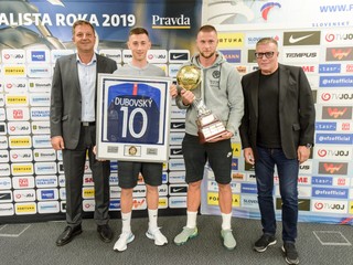 SR A – Škriniar a Boženík si prevzali trofej pre Futbalistu roka a Cenu Petra Dubovského