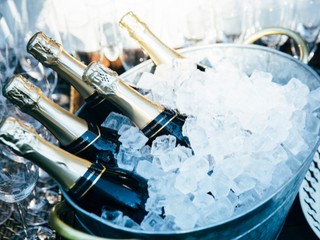 SFZ/LEKÁR RADÍ: Sviatočná a novoročná hrozba petárd, šampanského a pľuštenia