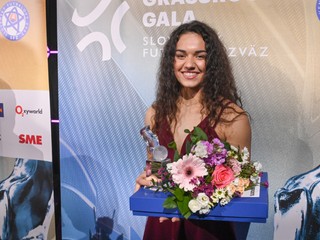 Karolína Bayerová získala na Grassroots Gala cenu pre najlepšiu futbalistku roka do 19 rokov.