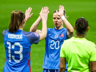Jana Vojteková a Kristína Košíková v zápase Ligy národov Slovensko - Lotyšsko 6:0.