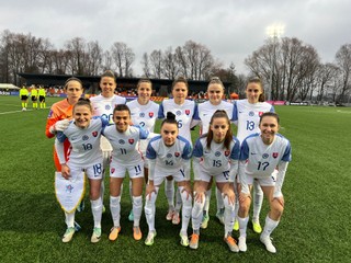 Základná jedenástka reprezentácie žien pred zápasom Ligy národov žien, baráž o zotrvanie v B divízii v Rige.