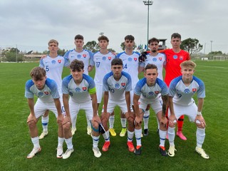 Slovenská futbalová reprezentácia do 18 rokov pred zápasom na turnaji UEFA Friendship s Guatemalou (27.4.2024).