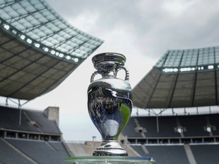 Na snímke trofej pre víťaza futbalových ME 2024.