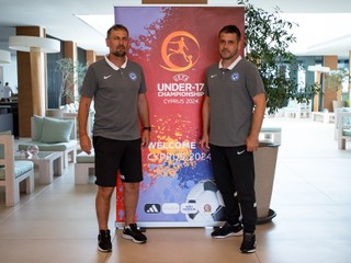 Miroslav Hýll (vľavo) a Branislav Fodrek sa ako hráči zúčastnili majstrovstiev Európy do 16 rokov. Tento rok doviedli slovenskú reprezentáciu do 17 rokov na európsky šampionát aj v pozícii trénerov.