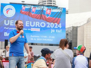 FanZóna počas zápasu Rumunsko - Slovensko na ME 2024 na námestí Eurovea v Bratislave (26.6.2024).