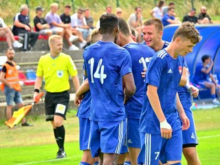 Futbalisti FK Rača sa tešia po víťazstve nad OFK Baník Lehota pod Vtáčnikom (2:1) v zápase III. ligy. Budú sa tešiť aj na ihrisku Igramu? 