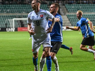 Slovenskí futbaloví reprezentanti v Tallinne s domácim Estónskom v úvodnom zápase C-skupiny Ligy národov.