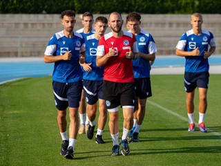 Sebastian Nebyla a fyzioterapeut Michal Krajník na tréningu reprezentácie do 21 rokov v Šamoríne (1.9.2024)