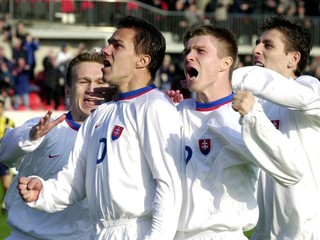 Zľava: Ľubomír Meszároš, Szilárd Németh, Vratislav Greško a Igor Demo v zápase Slovensko - Azerbajdžan 3:1 (Trnava, 28.03.2001).