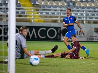 V nominácii nechýba ani Adrián Kaprálik, na ilustračnom zábere v modrom počas prípravného zápasu Slovensko U21 – Bielorusko U21 v Dasaki Achnas na Cypre (10.9.2024)