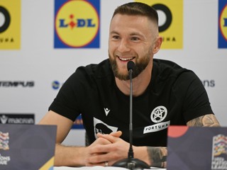 Na snímke kapitán slovenskej futbalovej reprezentácie Milan Škriniar počas tlačovej konferencie pred zápasmi C-skupiny Ligy národov so Švédskom a Azerbajdžanom v Senci vo štvrtok 10. októbra 2024. 