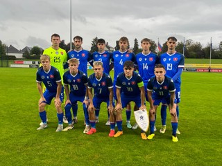 Slovenská futbalová reprezentácia do 19 rokov pred zápasom 1. fázy kvalifikácie ME U19 2025 proti Luxembursku (Bascharage, 9.10.2024)