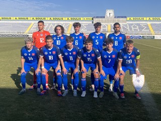 Slovenská futbalová reprezentácia do 17 rokov pred zápasom 1. fázy kvalifikácie ME U19 2025 proti Cypru (Dasaki Achnas, 29.10.2024)