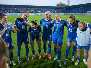 Na snímke futbalistky Slovenska stoja v kruhu pred prvým zápasom prvého kola play off o postup na budúcoročné ME Slovensko - Wales v Poprade 25. októbra 2024. FOTO TASR – František Iván

- Slovensko
- šport
- futbal
- majstrovstvá
- Európa
- play
- off
- prvé
- kolo
- prvý
- Zápas
- Wales
- POX