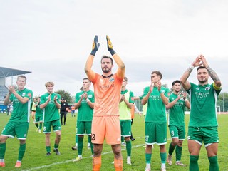 Hráči Petržalky po zisku troch cenných bodov v Šamoríne.