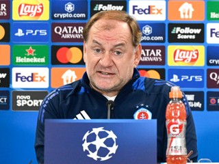 Na snímke tréner ŠK Slovan Bratislava Vladimír Weiss st. počas tlačovej konferencie pred utorňajším zápasom 4. kola ligovej fázy Ligy majstrov (LM) ŠK Slovan Bratislava - Dinamo Záhreb v Bratislave 4. novembra 2024. 