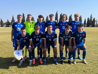 Slovenská futbalová reprezentácia do 17 rokov pred zápasom 1. fázy kvalifikácie ME U19 2025 proti Gibraltár (Sotira, 1.11.2024)